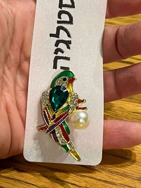 23b6b9f0-34d7-4dd2-b5a9-fee48c97c787_480x640